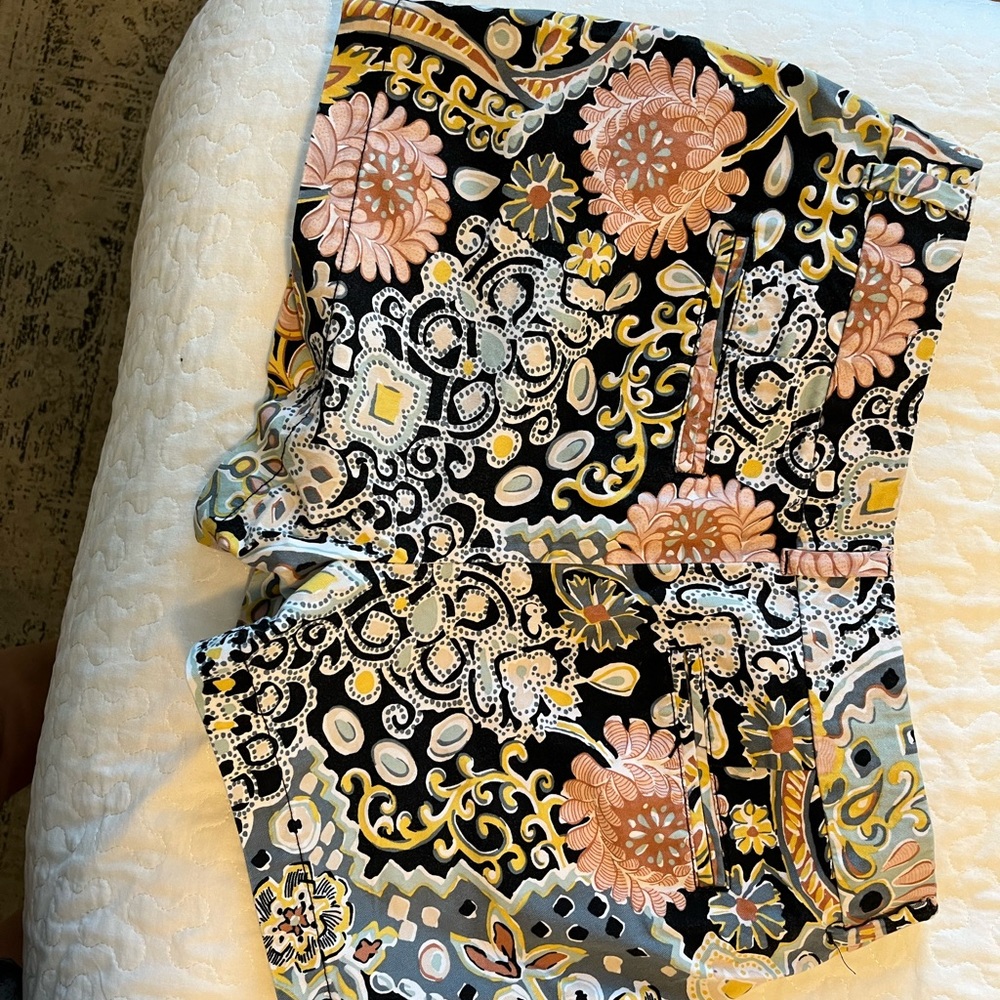 Loft outlet multicolored patterned shorts.  Size 8